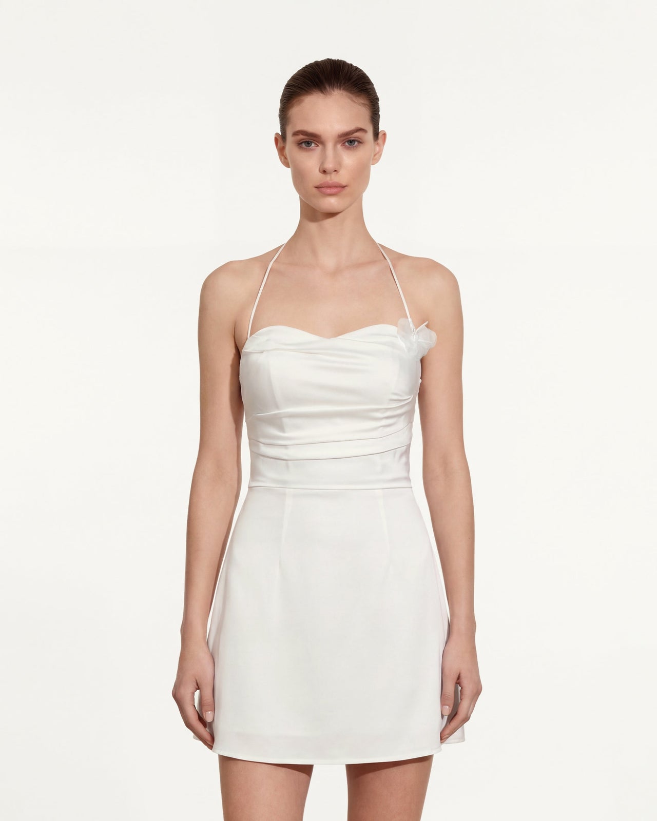 플로럴 셔링 홀터 미니 드레스 - 화이트