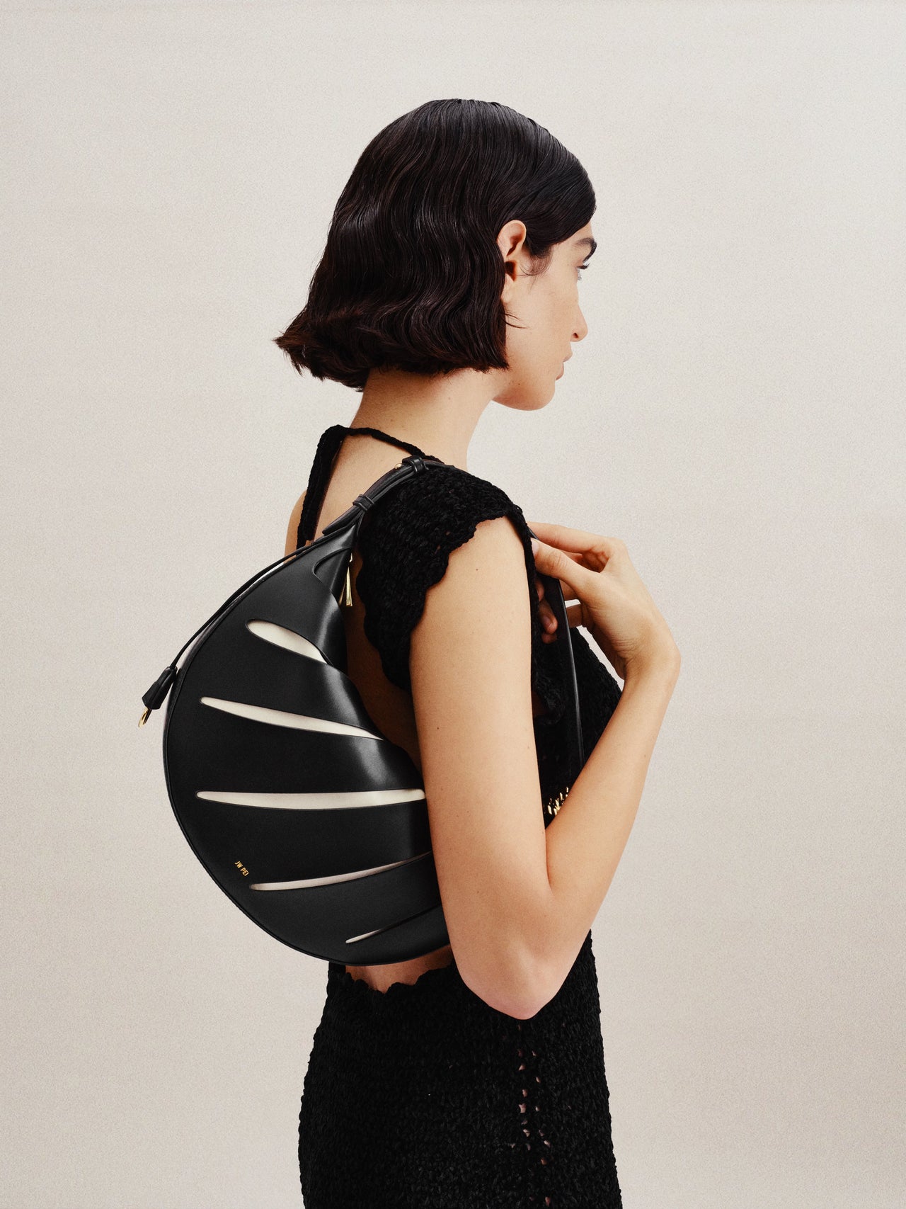 Jana 할로우아웃 숄더백 - 블랙