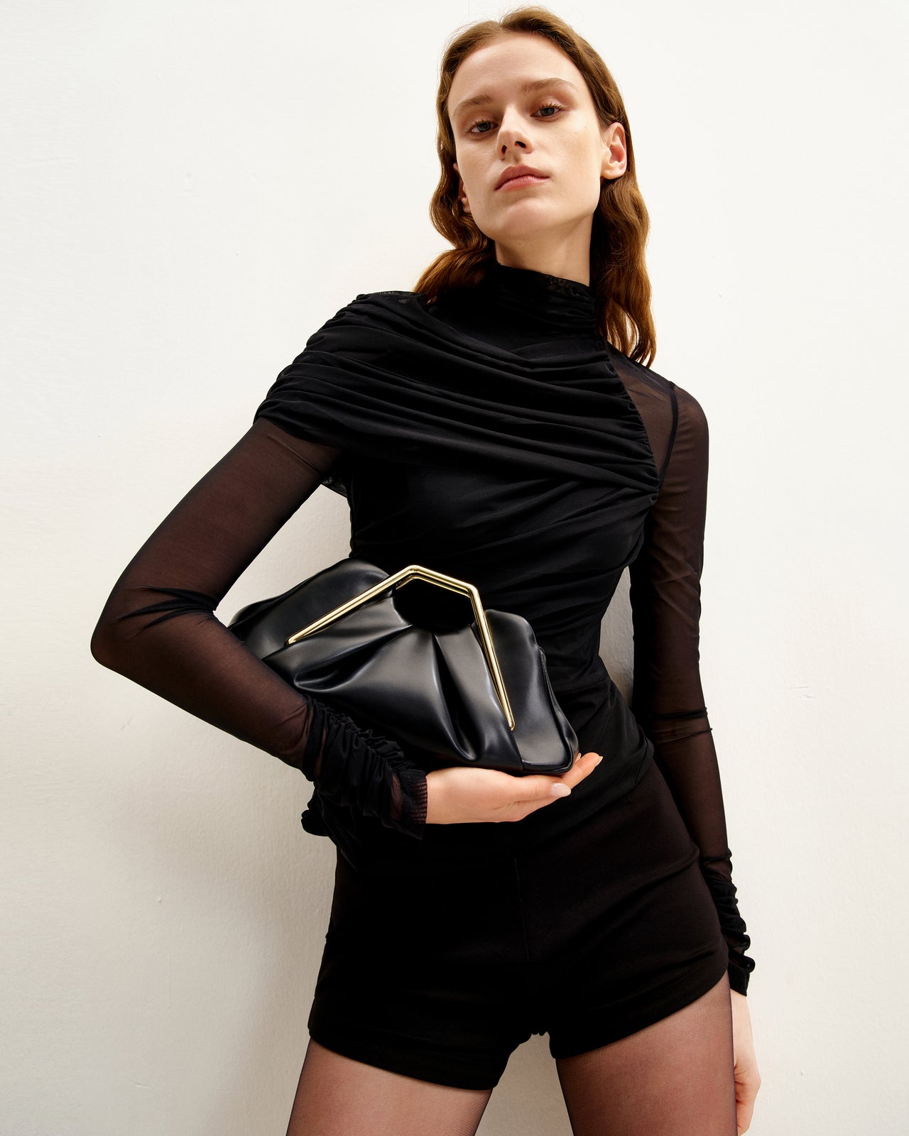 Lila 메탈 프레임 클러치 - 블랙