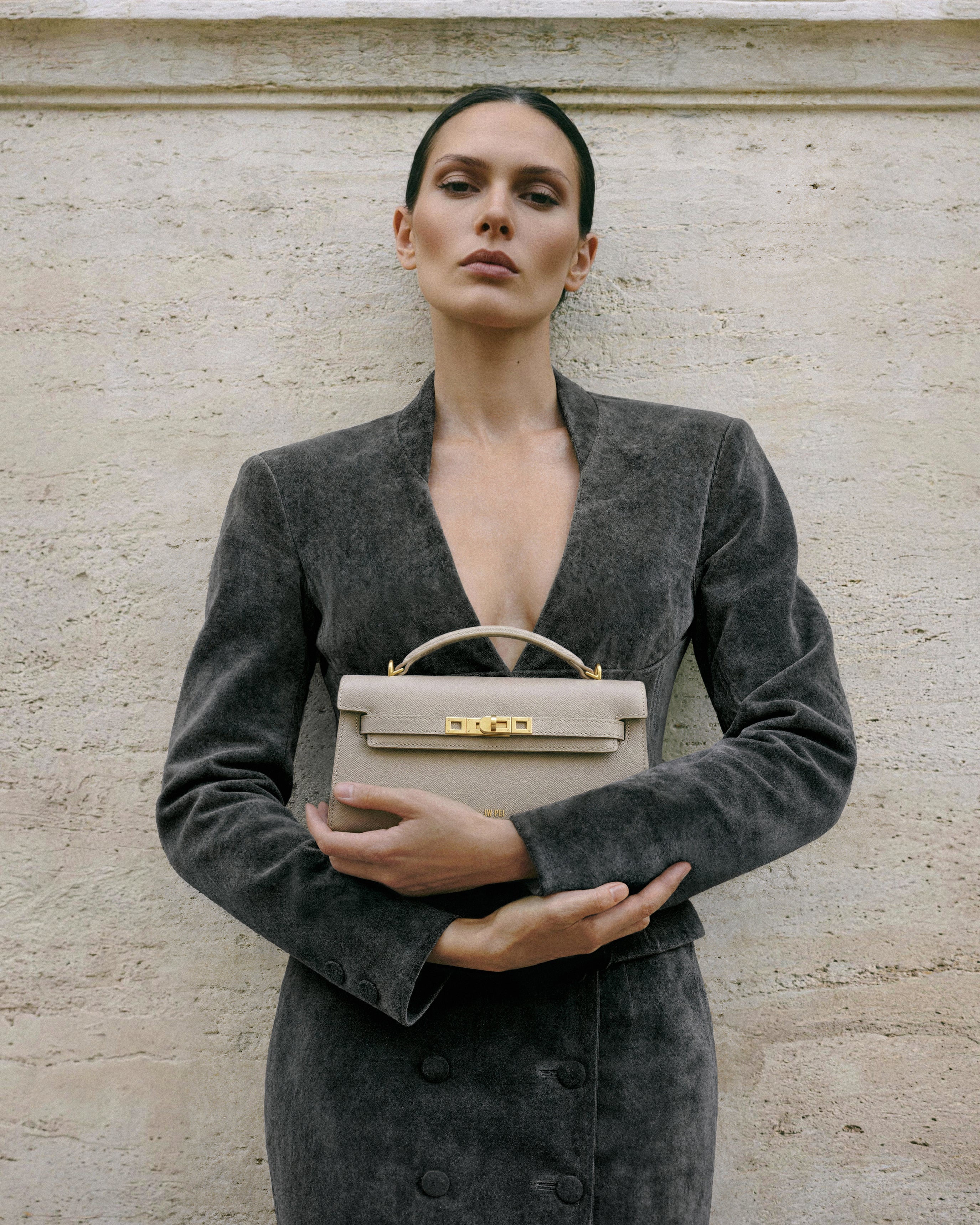 Poised Carry<br><u>지금 구매</u>