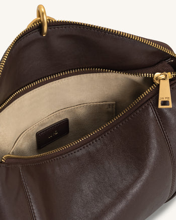 Jayla 메탈 펜던트 장식 숄더백 - 다크 브라운