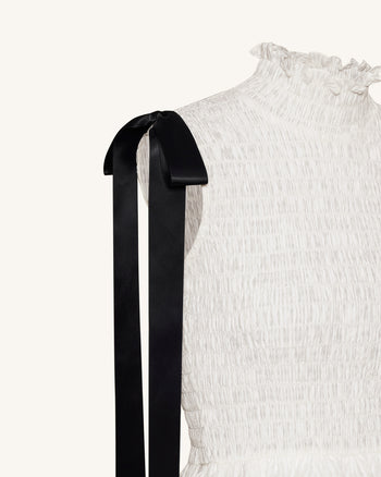 하이넥 슬리브리스 스모크 3단 맥시 드레스 - 화이트