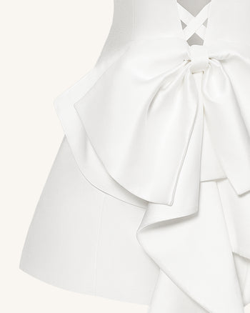 새틴 스트랩리스 보우백 미니 드레스 - 화이트