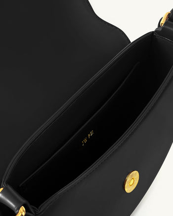 Diana 링 플랩 새들 백 - 블랙