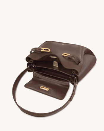 Rhea 페블 더블 버클 숄더백 - 다크 브라운