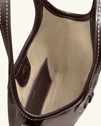 Brooke 미니 벨티드 장식 탑 핸들 백 - 다크 브라운